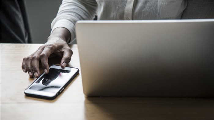 甘肅電商扶貧:農(nóng)產(chǎn)品“插上翅膀” 順著網(wǎng)線飛出山